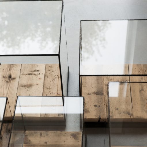 Vierkante glazen kubus vitrine display of stolp van glas in lood om te etaleren