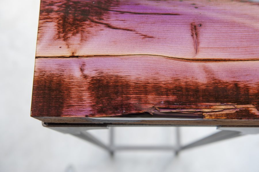Sloophouten tafelblad met epoxy en industrieel onderstel