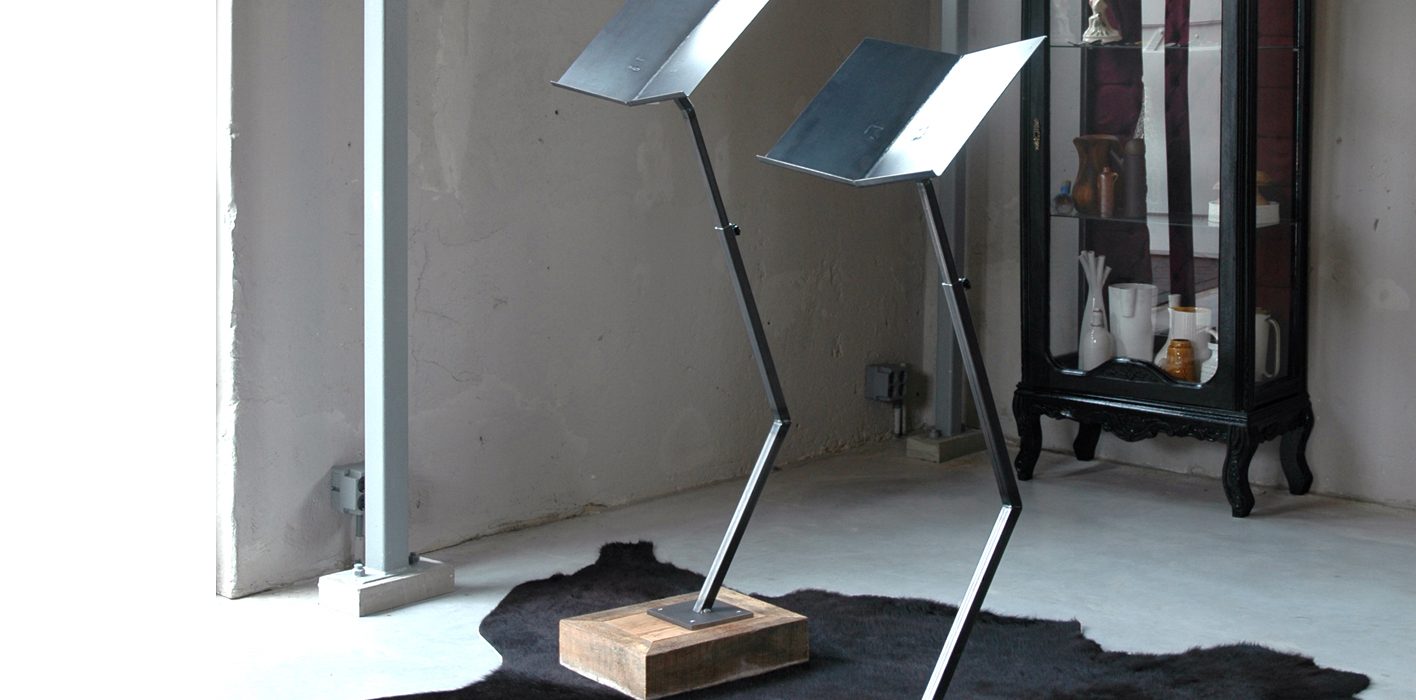 lessenaar of boekstatief of muziekstandaard van staal